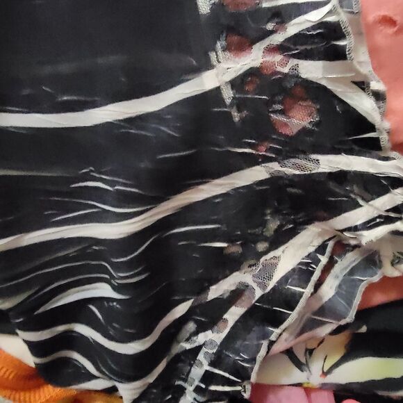 * KOMOROV  black and white sleeveless blouse - Picture 5 of 5